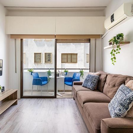 Eleni'S 1-Br Apt In Larnaca Center Exteriör bild