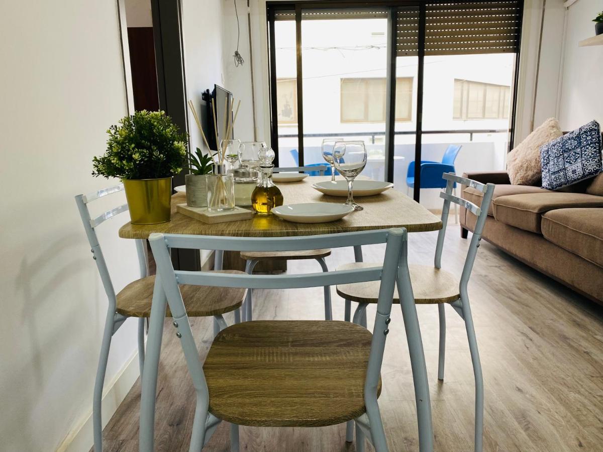Eleni'S 1-Br Apt In Larnaca Center Exteriör bild