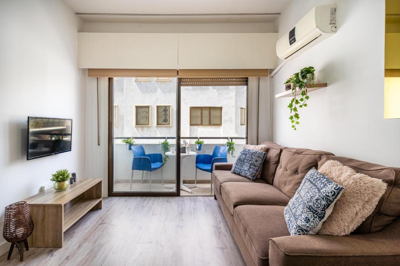 Eleni'S 1-Br Apt In Larnaca Center Exteriör bild