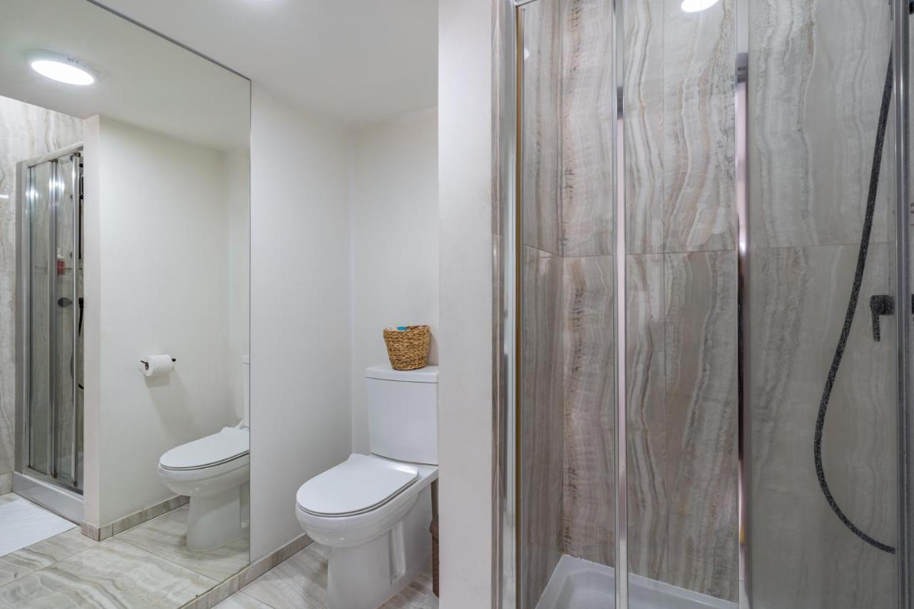 Eleni'S 1-Br Apt In Larnaca Center Exteriör bild